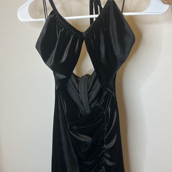 Velvet cutout mini dress - Picture 6 of 6